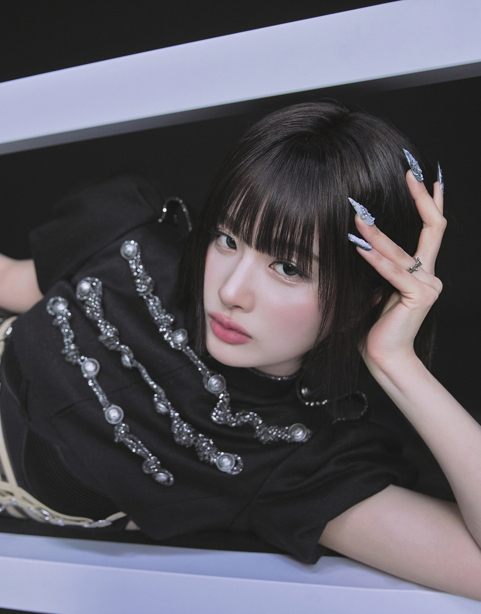 설윤 (SULLYOON)